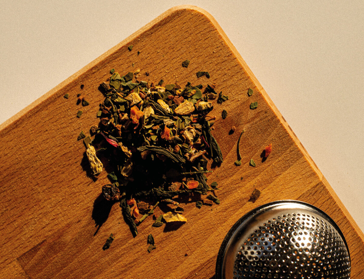 texture du thé vert boost et équilibre : thé vert, maté vert, guarana, carotte, hibiscus